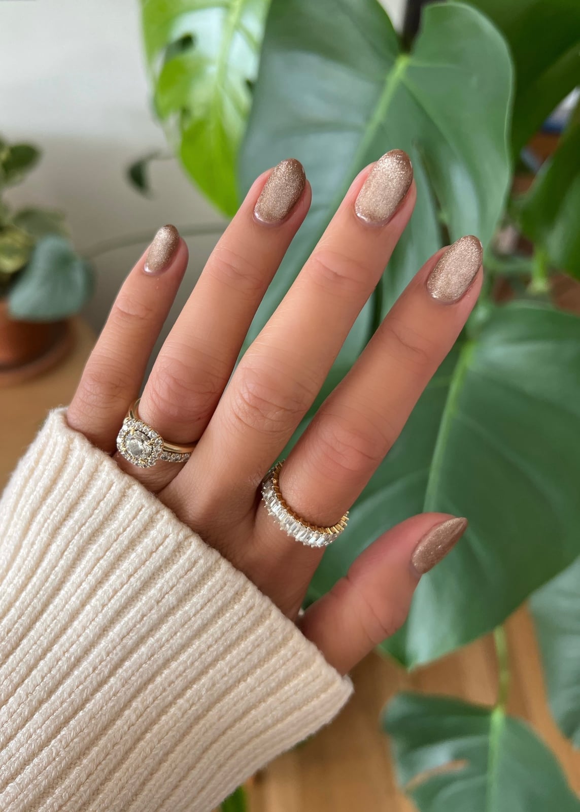Short Oval Nude Gold Shimmer Velvet — Velvet Nails