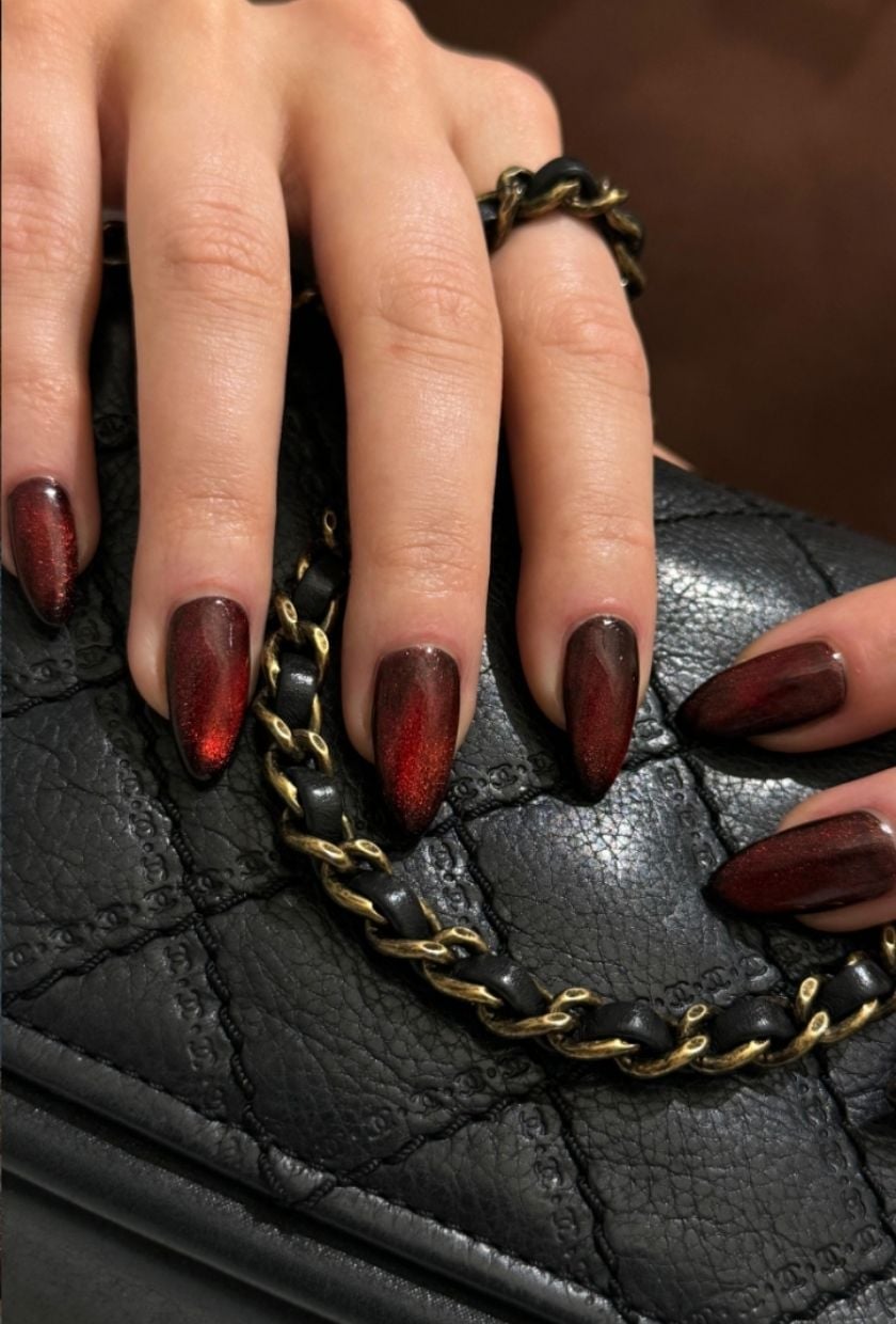 Medium Stiletto Red Brown Gradient Cat-Eye — Velvet Nails