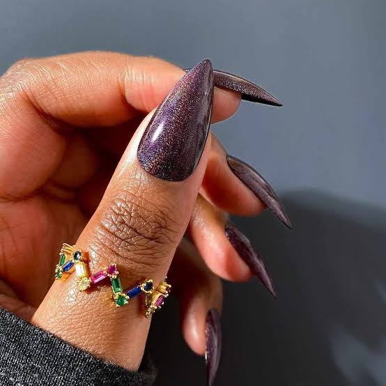Medium Oval Golden Beige Velvet Cat-Eye, Close-Up Take — Velvet Nails
