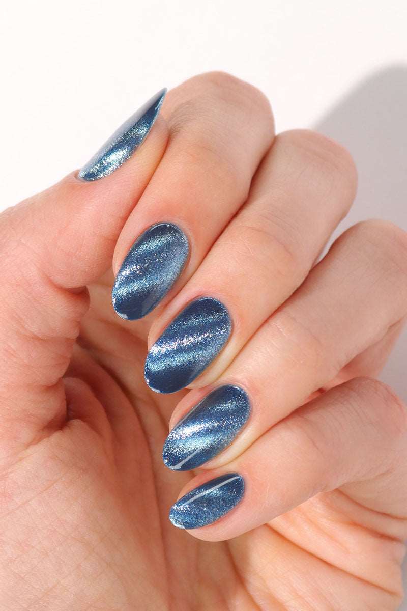 Short Oval Deep Blue Velvet Cat-Eye — Velvet Nails