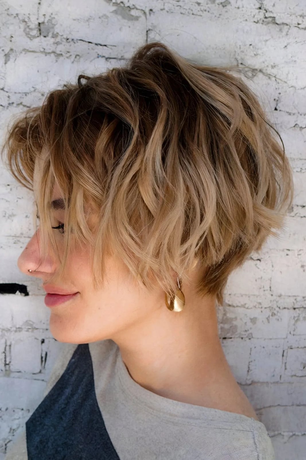 Collarbone Bob With Beachy Balayage Waves — Wavy Bob