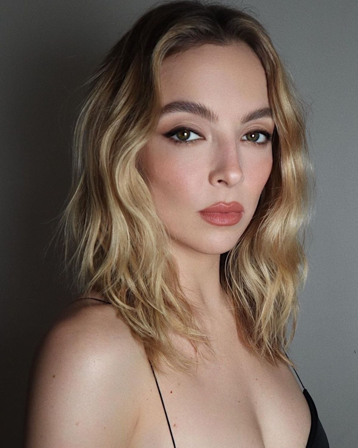 Honey Blonde Bob With Lived-In Waves — Wavy Bob