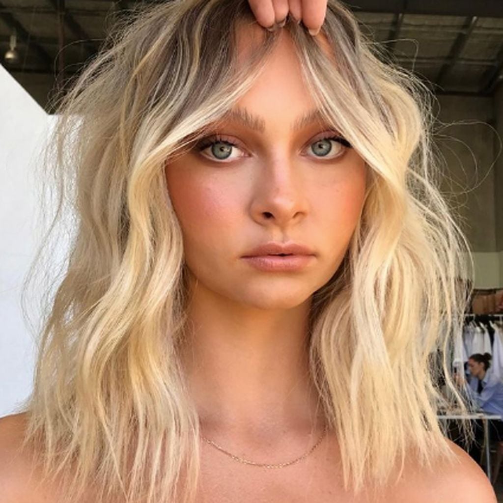 Collarbone Ash Blonde With Wispy Bangs Collarbone Ash Blonde With Wispy Bangs — Wavy Haircuts