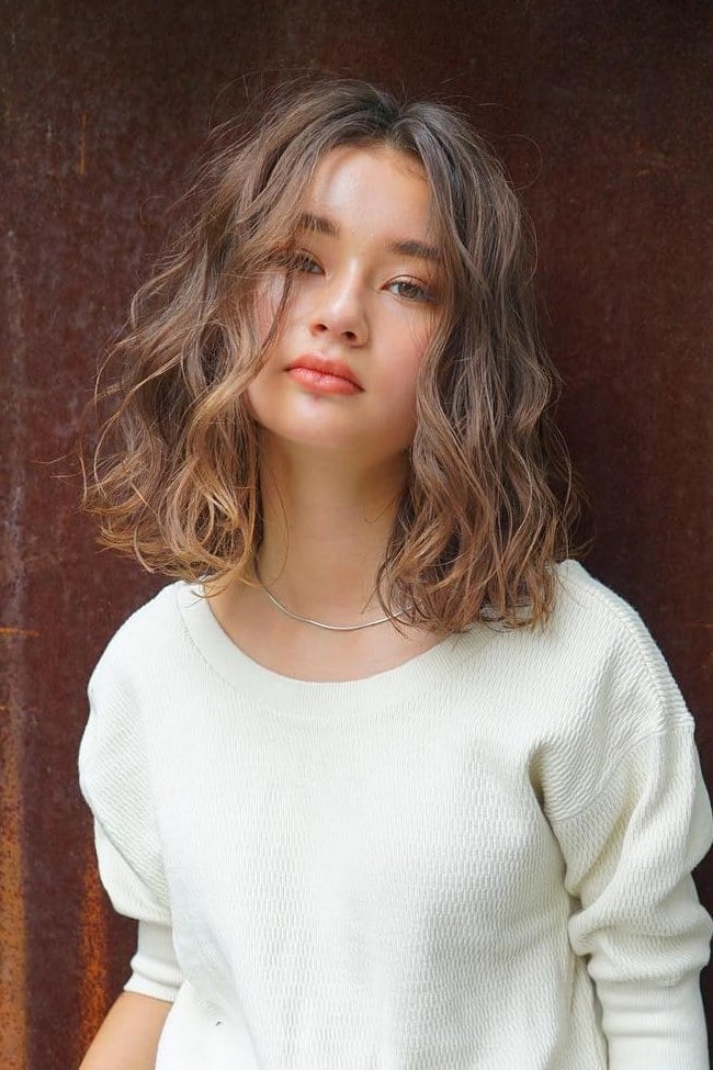 Dark Blonde Lob With Caramel Highlights Dark Blonde Lob With Caramel Highlights — Wavy Haircuts
