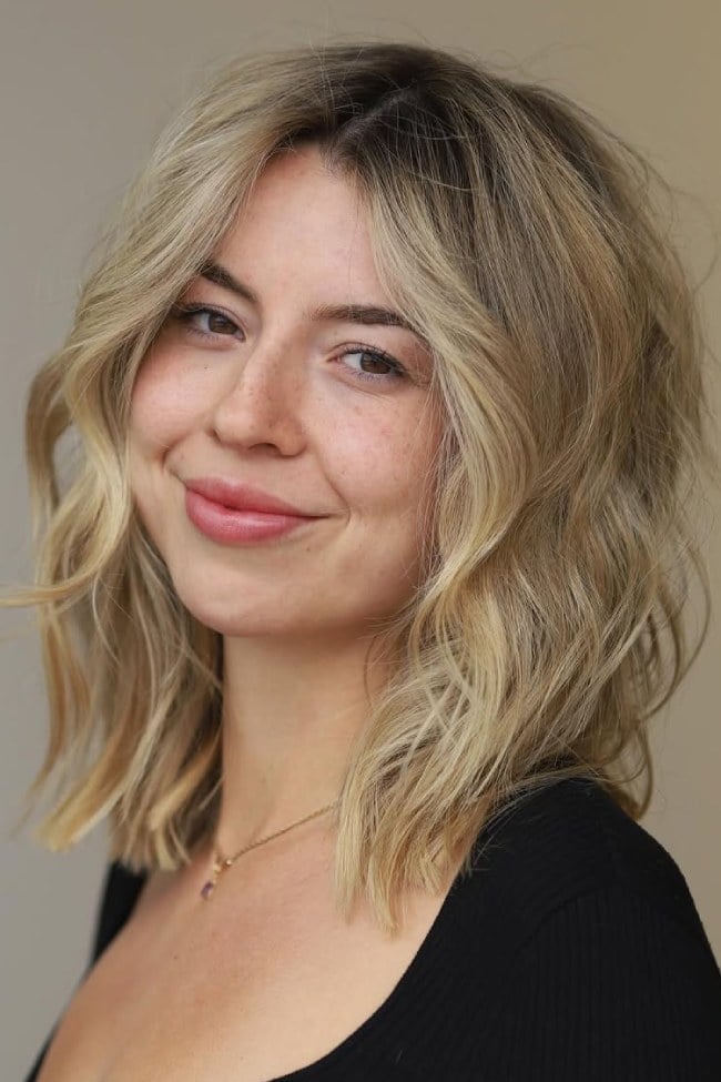 Beachy Blonde Lob With Curtain Bangs Beachy Blonde Lob With Curtain Bangs — Wavy Haircuts