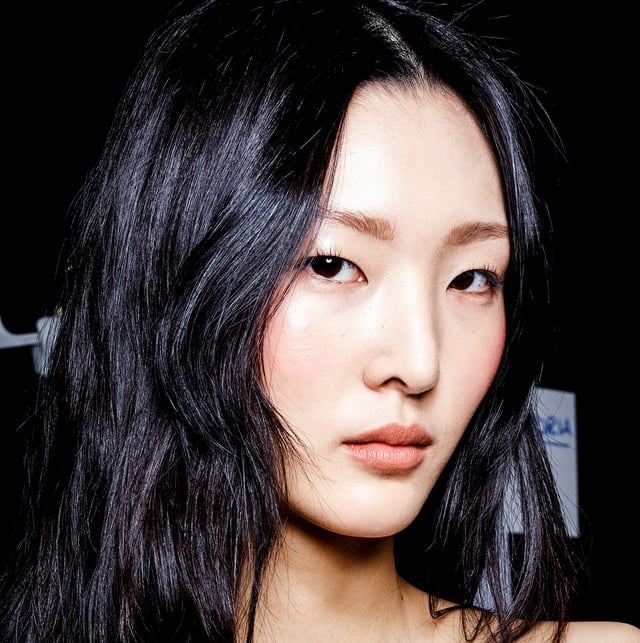 Mid-Back Wavy Hair With Subtle Highlights Mid-Back Wavy Hair With Subtle Highlights — Wavy Haircuts