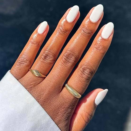 Glossy Pure White Medium Oval Nails, овал — White Nails