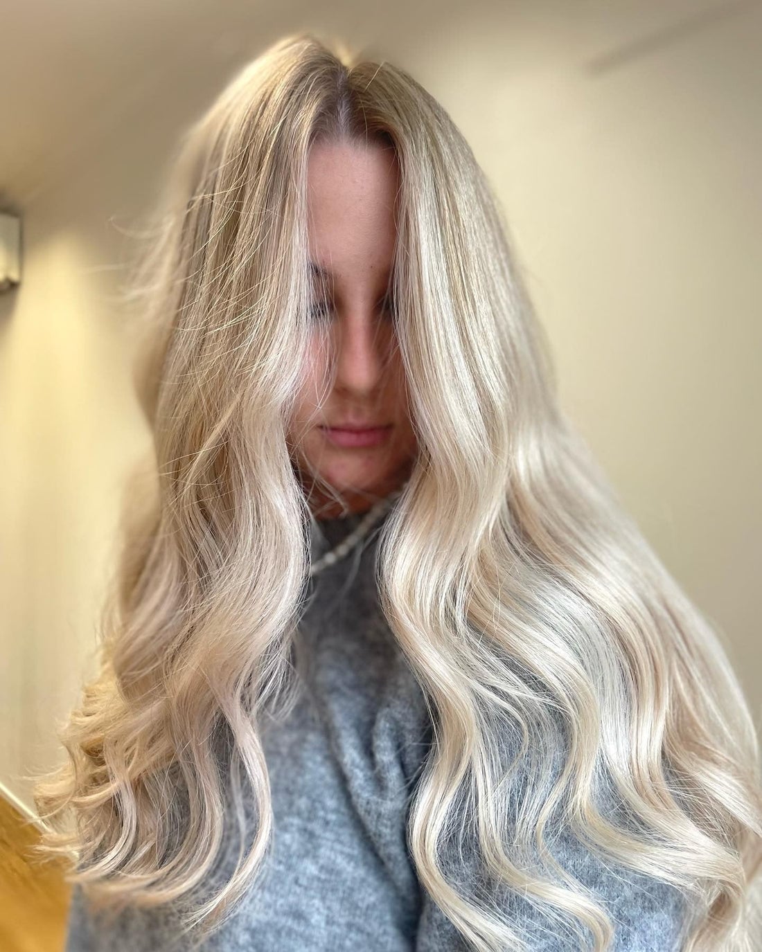 Mid-Back Ash Blonde With Voluminous Waves Mid-Back Ash Blonde With Voluminous Waves — Winter Blonde Hair