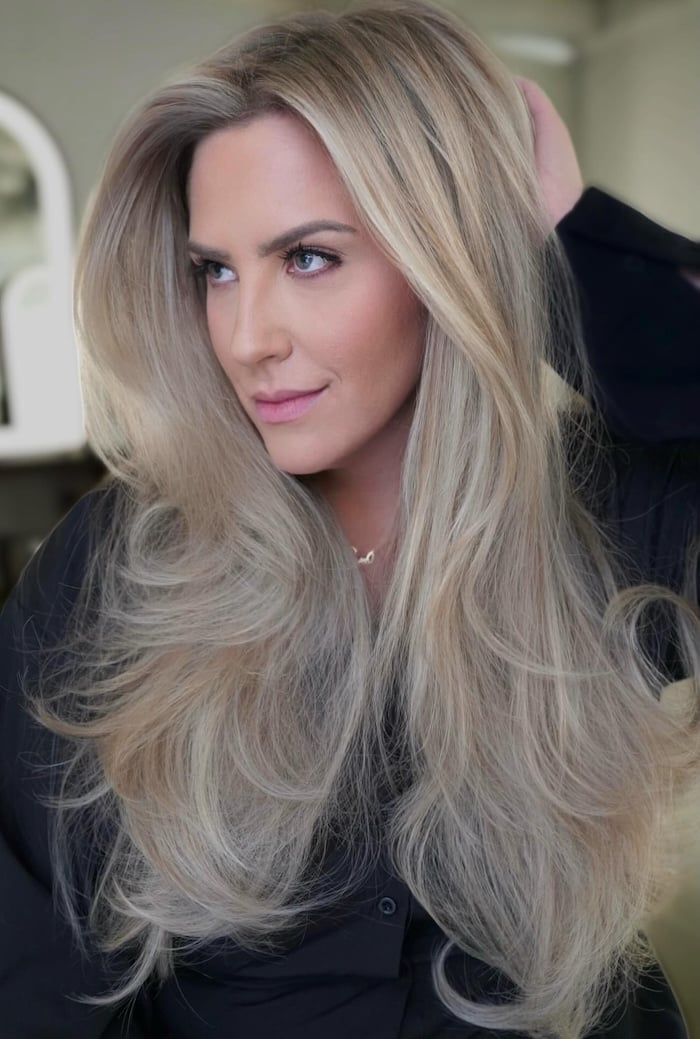 Long Voluminous Beige Blonde With Layers Long Voluminous Beige Blonde With Layers — Winter Blonde Hair