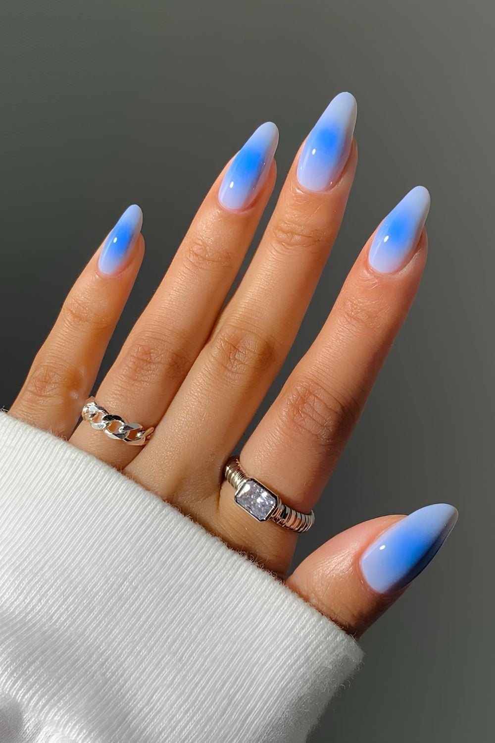 Blue to White Aura Gradient Short Almond Nails Blue to White Aura Gradient Short Almond Nails — Winter Blue Nails