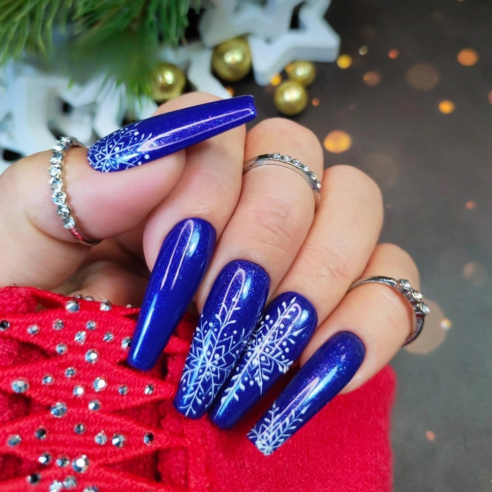 Vibrant Blue Snowflake Coffin Nails Vibrant Blue Snowflake Coffin Nails — Winter Blue Nails