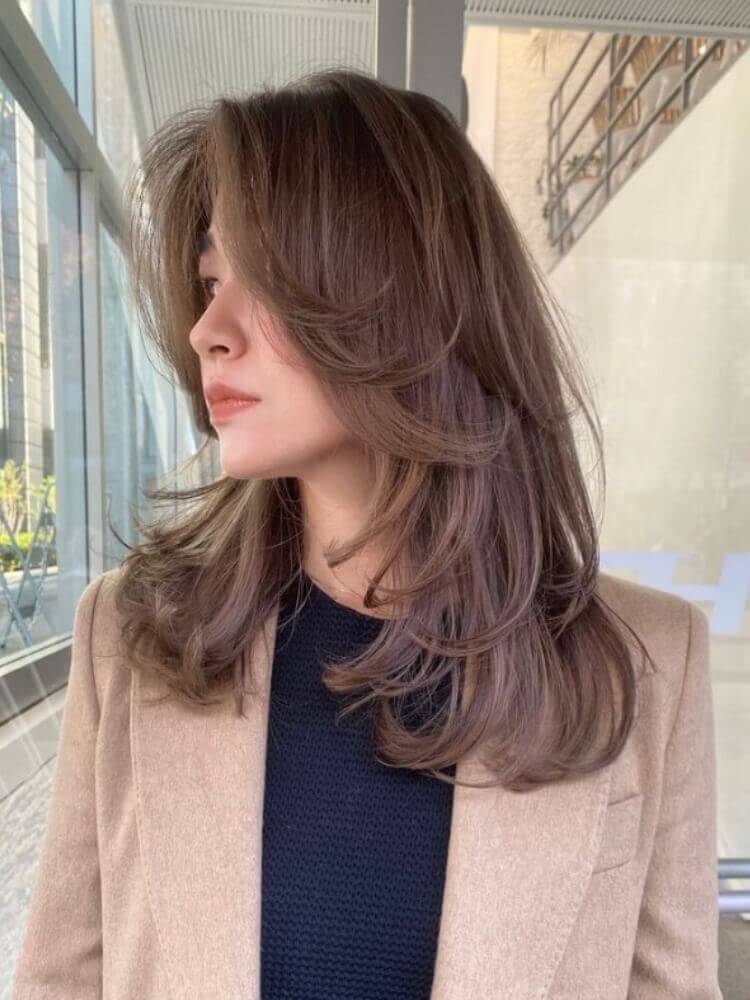 Mid-Back Voluminous Layers With Curtain Bangs, Medium Brown Mid-Back Voluminous Layers With Curtain Bangs, Medium Brown — Winter Haircuts for Women