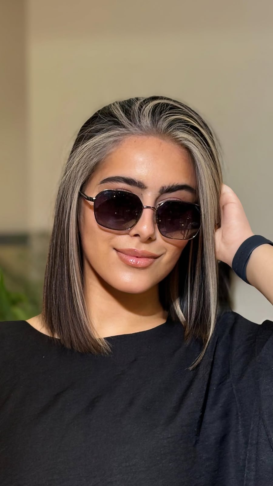 Chin Length Bob With Dark Brown And Blonde Highlights — Winter Highlights