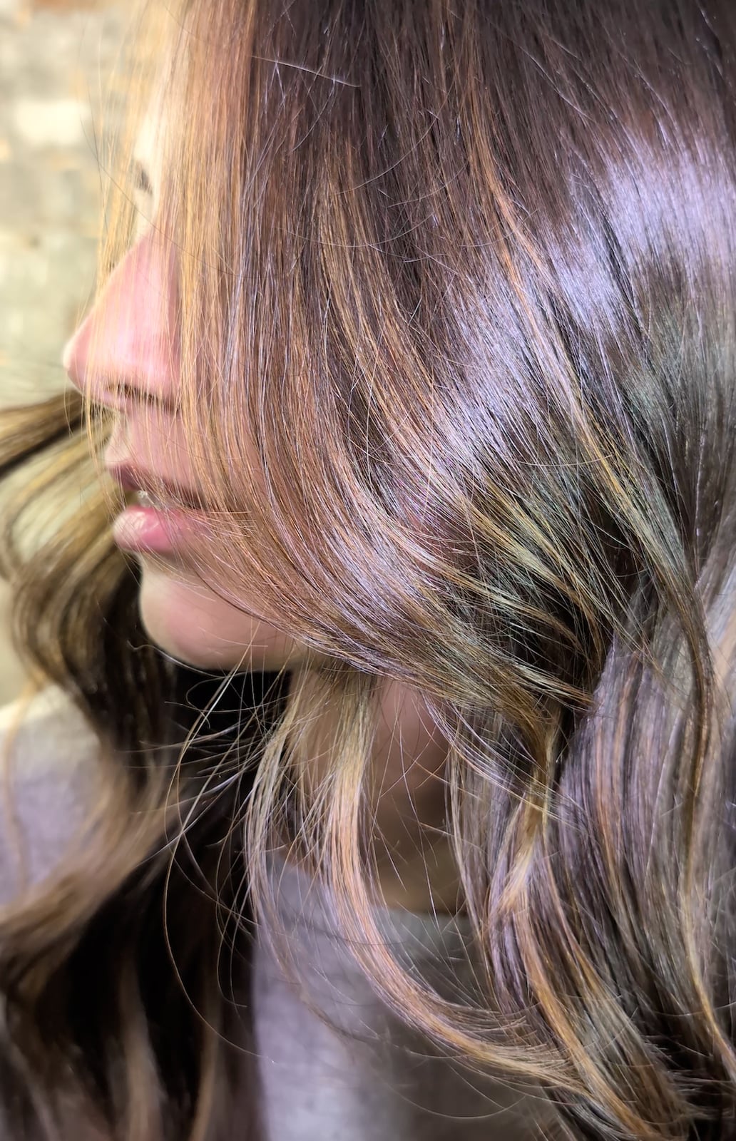 Collarbone Brunette With Subtle Blonde Highlights, Wavy — Winter Highlights
