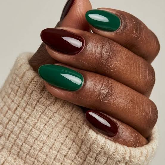 Deep Green Deep Burgundy Glossy Short Oval Nails Deep Green Deep Burgundy Glossy Short Oval Nails — Winter Nail Colors