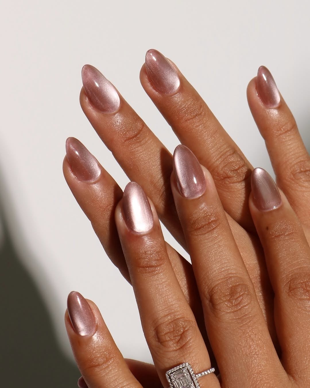 Rose Gold Cat-Eye Medium Almond Nails Rose Gold Cat-Eye Medium Almond Nails — Winter Nail Colors