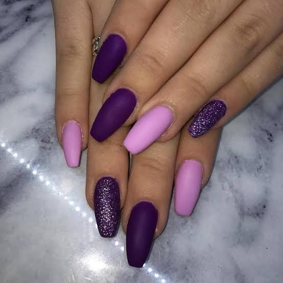 Long Almond Purple Lilac Abstract Wavy Lines Long Almond Purple Lilac Abstract Wavy Lines — Winter Purple Nails